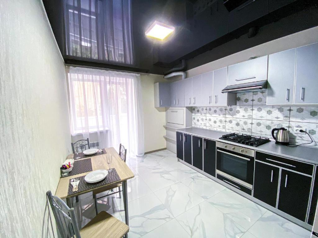 Apartpoltava 2 Окремі Кімнати, Новобудова, Два Великих Ліжка Центр, Корпусний Сад 外观 照片
